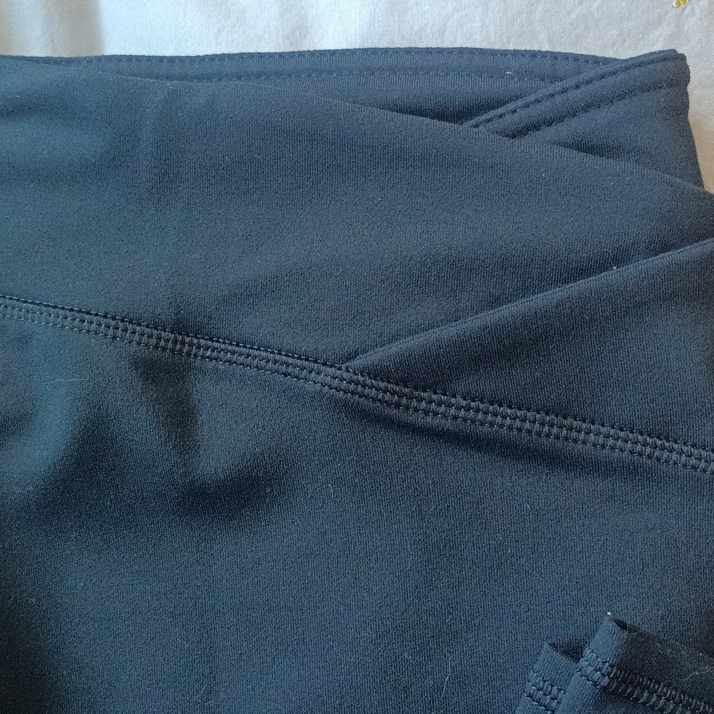 Fabletics Mid Rise Capri - Picture 2 of 11